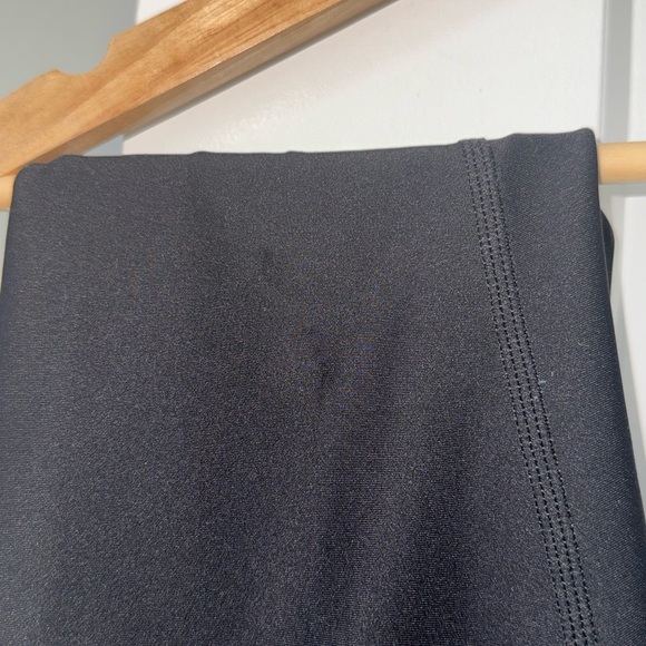 ALO Yoga Black and White Athletic Pants - Picture 7 of 8